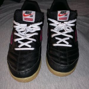 Supreme Nike SB size 9.5